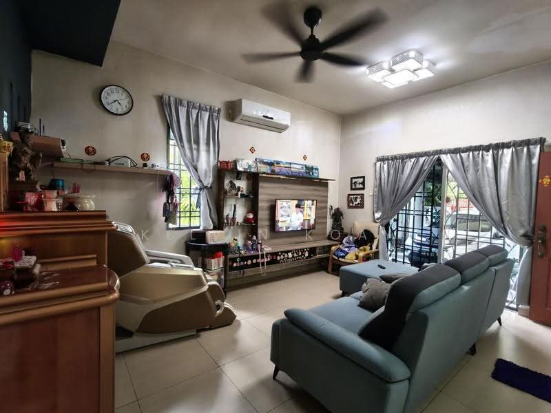 Rumah Teres 2-Tingkat untuk Dijual di Taman Bestari Indah (Ulu Tiram) - Kelvin Koay - Living Room - PropertyGuru.com.my