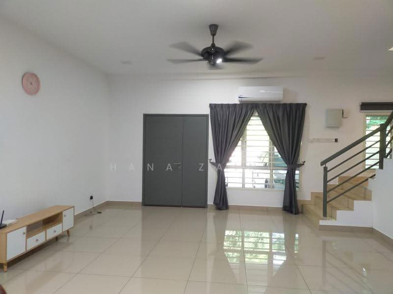 Rumah Teres 2-Tingkat untuk Disewa di Seremban 2 (Negeri Sembilan) - Hana Zaini - Living Room - PropertyGuru.com.my