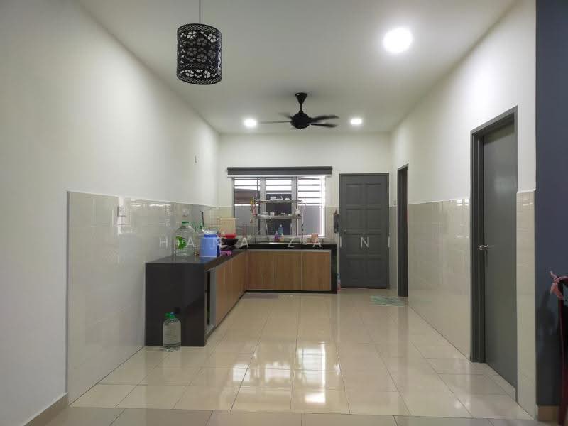 Rumah Teres 2-Tingkat untuk Disewa di Seremban 2 (Negeri Sembilan) - Hana Zaini - Kitchen - PropertyGuru.com.my