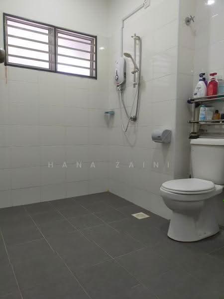 Rumah Teres 2-Tingkat untuk Disewa di Seremban 2 (Negeri Sembilan) - Hana Zaini - Bathroom - PropertyGuru.com.my