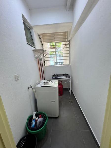 Kediaman Servis untuk Dijual di Garden @ One South - Janet Au - Balcony - PropertyGuru.com.my