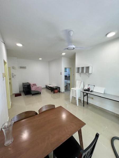 Kediaman Servis untuk Dijual di Garden @ One South - Janet Au - Living Room - PropertyGuru.com.my