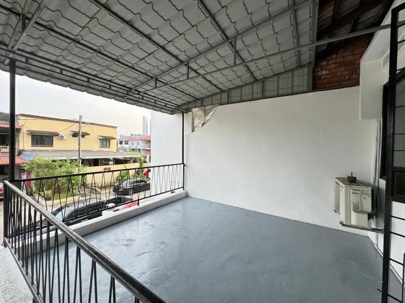 Rumah Teres 2-Tingkat untuk Disewa di Johor Bahru (Johor) - Vincent Law - Balcony - PropertyGuru.com.my
