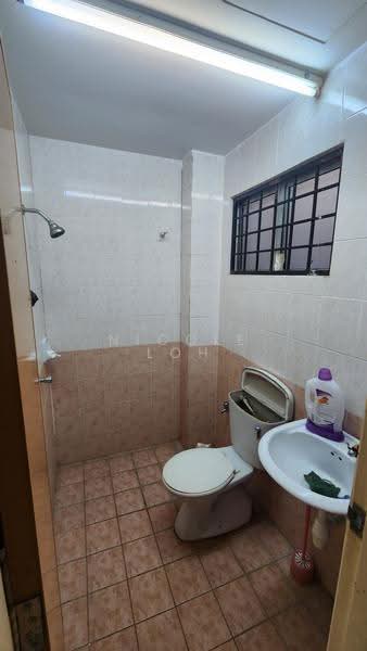 2.5-storey Terraced House for Sale in Serdang (Seri Kembangan) - Nicole Loh - Bathroom - PropertyGuru.com.my