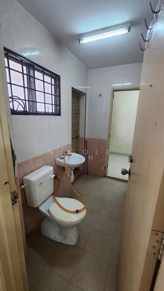 2.5-storey Terraced House for Sale in Serdang (Seri Kembangan) - Nicole Loh - Bathroom - PropertyGuru.com.my