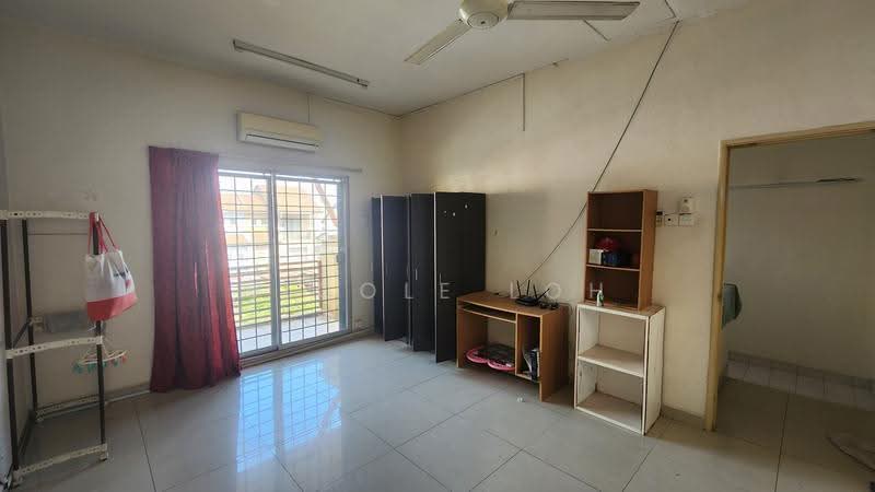 2.5-storey Terraced House for Sale in Serdang (Seri Kembangan) - Nicole Loh - Living Room - PropertyGuru.com.my