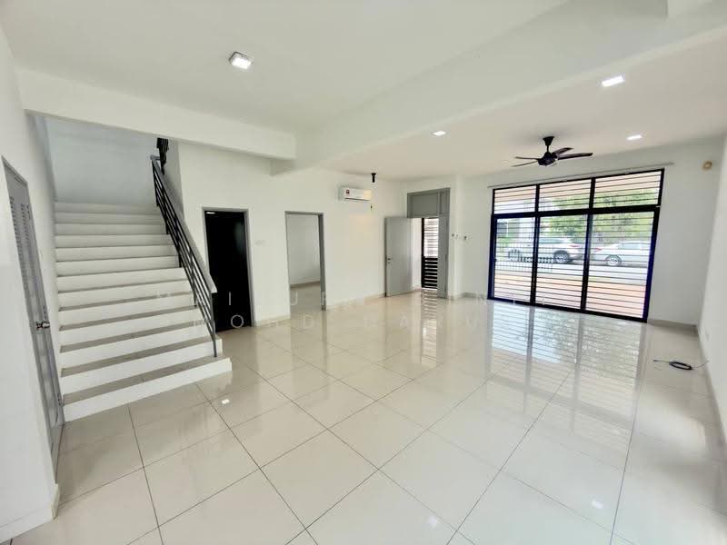 Rumah Berkembar untuk Dijual di Bandar Tasik Kesuma (Beranang) - Maizura binti Mohd Darus - Living Room - PropertyGuru.com.my