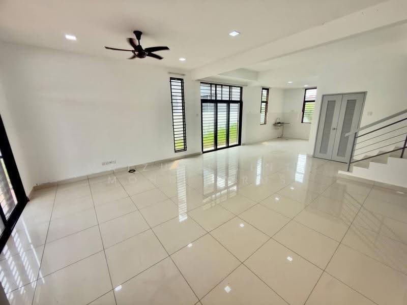 Rumah Berkembar untuk Dijual di Bandar Tasik Kesuma (Beranang) - Maizura binti Mohd Darus - Living Room - PropertyGuru.com.my