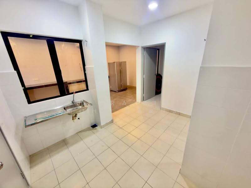 Rumah Berkembar untuk Dijual di Bandar Tasik Kesuma (Beranang) - Maizura binti Mohd Darus - Kitchen - PropertyGuru.com.my
