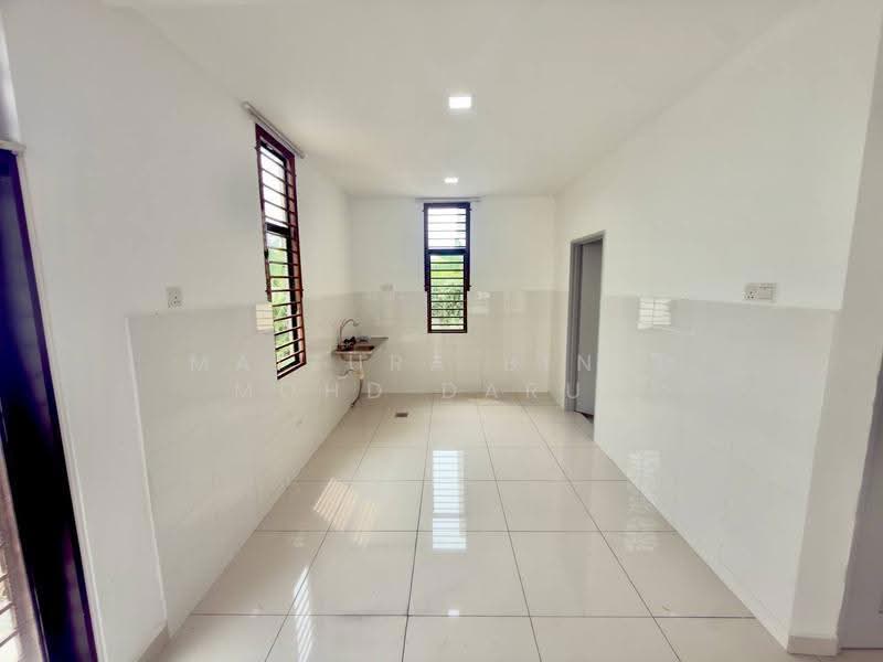 Rumah Berkembar untuk Dijual di Bandar Tasik Kesuma (Beranang) - Maizura binti Mohd Darus - Kitchen - PropertyGuru.com.my