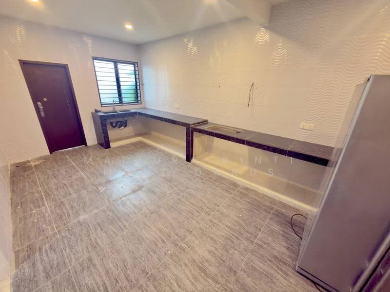 Rumah Berkembar untuk Dijual di Bandar Tasik Kesuma (Beranang) - Maizura binti Mohd Darus - Kitchen - PropertyGuru.com.my