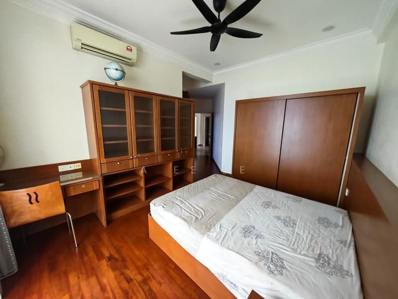 Kondominium untuk Disewa di Sri Golden Bay Condominium - A Ee Ee - Bedroom - PropertyGuru.com.my