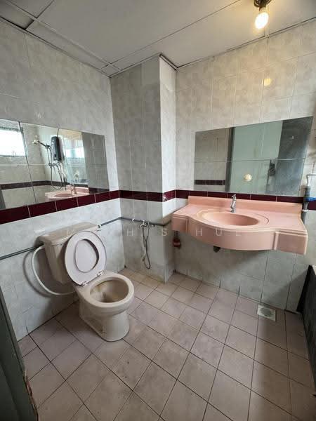 Condominium for Sale at Endah Regal Condominium - Mathis Hue - Bathroom - PropertyGuru.com.my