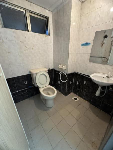 Condominium for Sale at Endah Regal Condominium - Mathis Hue - Bathroom - PropertyGuru.com.my