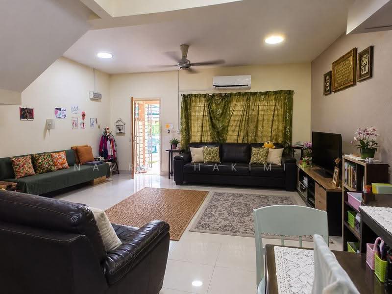 2-storey Terraced House for Sale in Puteri Heights (Rawang) - Nazrin Hakimin - Living Room - PropertyGuru.com.my