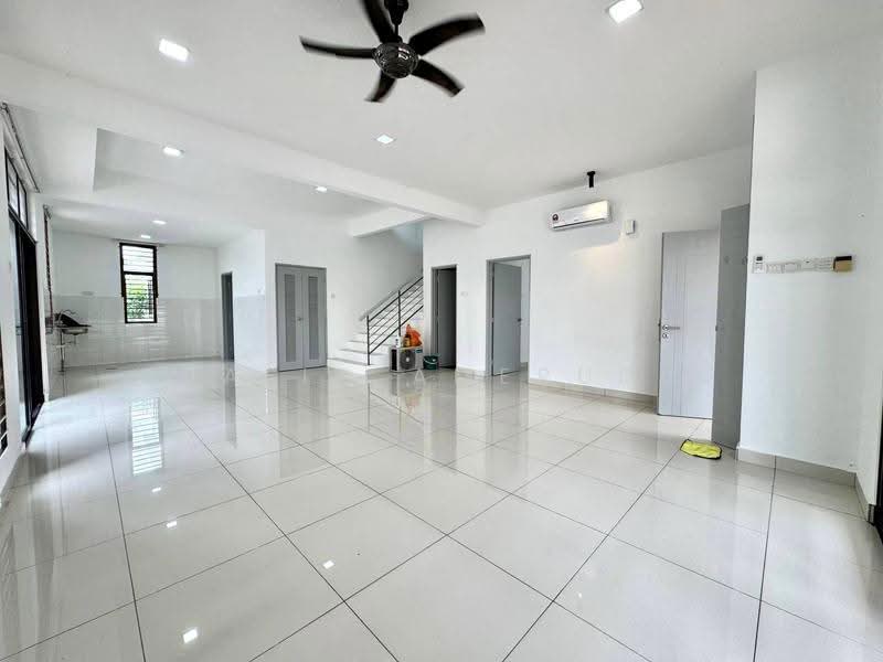Rumah Berkembar untuk Dijual di Bandar Tasik Kesuma (Beranang) - Shafiq Amerudin - Living Room - PropertyGuru.com.my