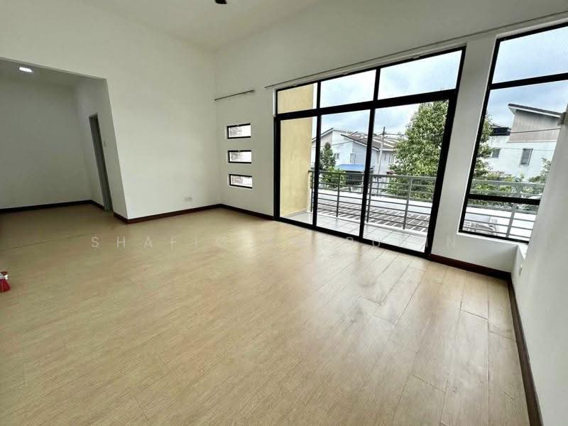 Rumah Berkembar untuk Dijual di Bandar Tasik Kesuma (Beranang) - Shafiq Amerudin - Living Room - PropertyGuru.com.my