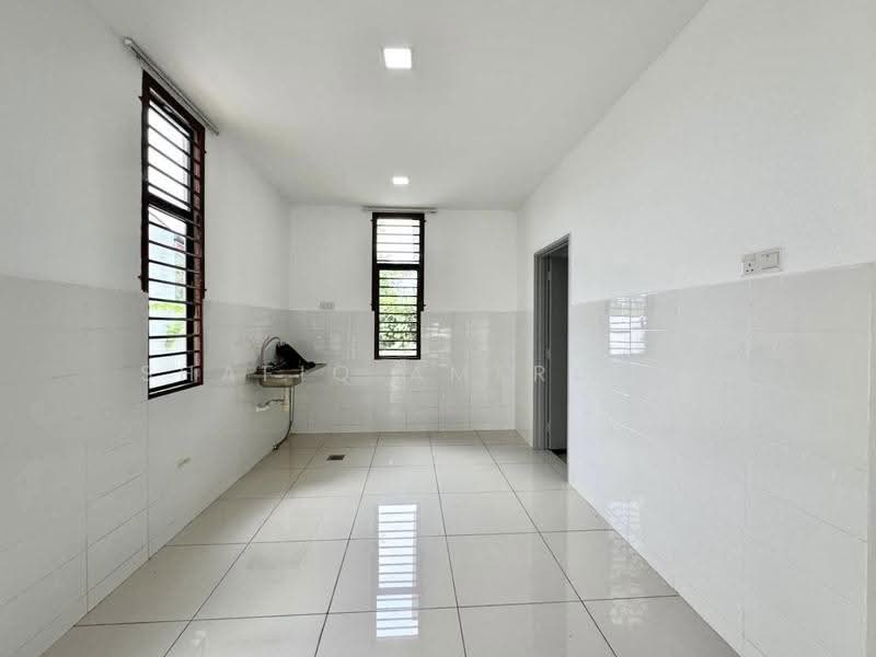 Rumah Berkembar untuk Dijual di Bandar Tasik Kesuma (Beranang) - Shafiq Amerudin - Kitchen - PropertyGuru.com.my