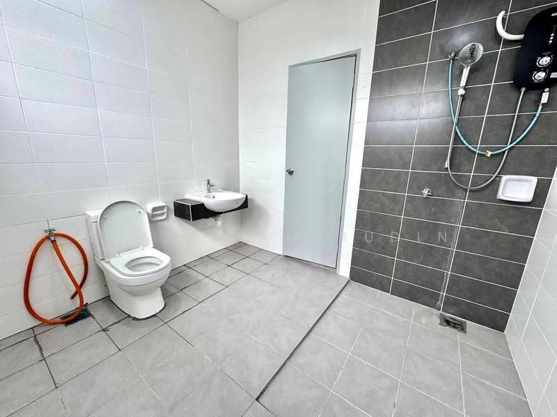 Rumah Berkembar untuk Dijual di Bandar Tasik Kesuma (Beranang) - Shafiq Amerudin - Bathroom - PropertyGuru.com.my