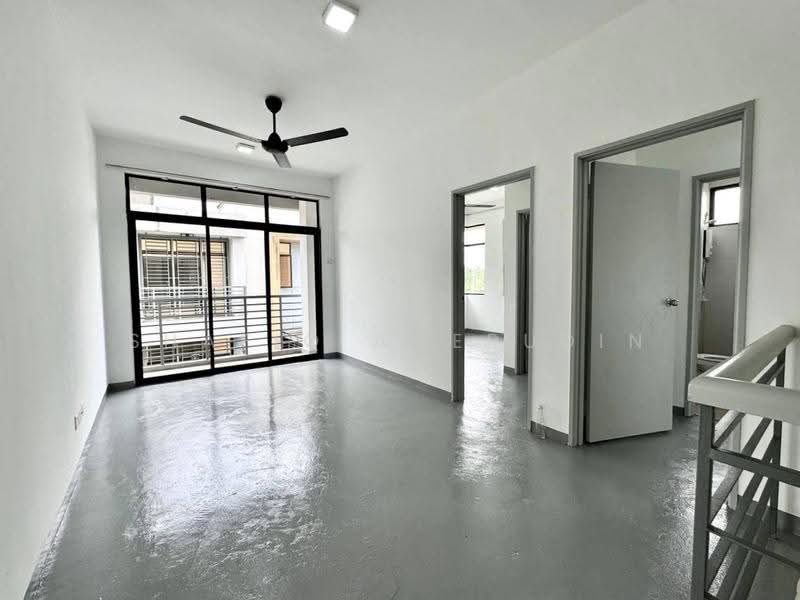 Rumah Berkembar untuk Dijual di Bandar Tasik Kesuma (Beranang) - Shafiq Amerudin - Living Room - PropertyGuru.com.my