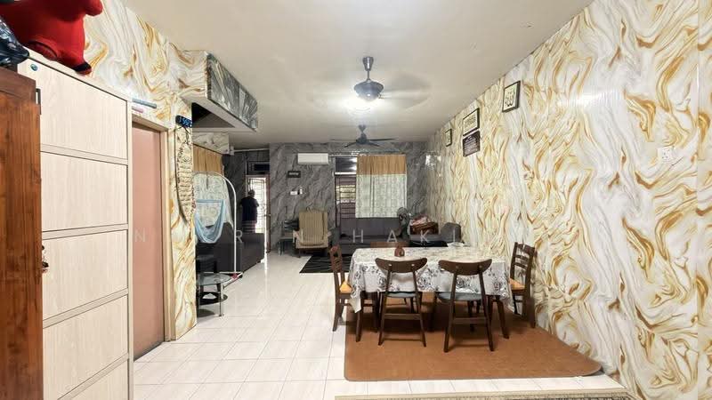 2-storey Terraced House for Sale in Bandar Saujana Putra (Tanjong Duabelas) - Nazrin Hakimin - Living Room - PropertyGuru.com.my