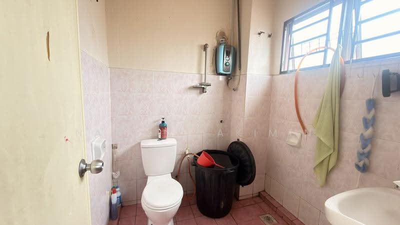 2-storey Terraced House for Sale in Bandar Saujana Putra (Tanjong Duabelas) - Nazrin Hakimin - Bathroom - PropertyGuru.com.my
