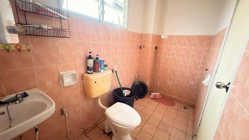 2-storey Terraced House for Sale in Bandar Saujana Putra (Tanjong Duabelas) - Nazrin Hakimin - Bathroom - PropertyGuru.com.my