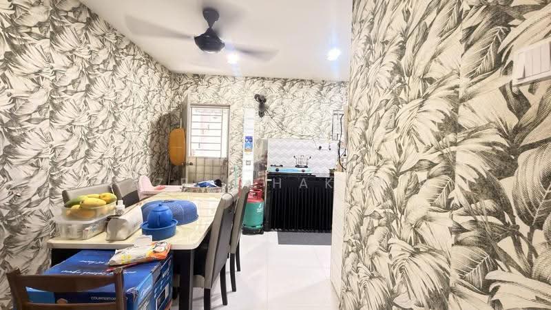 2-storey Terraced House for Sale in Bandar Saujana Putra (Tanjong Duabelas) - Nazrin Hakimin - Kitchen - PropertyGuru.com.my