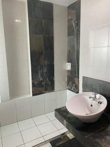 Service Residence for Sale at Ritze Perdana 1 - Alvis Cheong - Bathroom - PropertyGuru.com.my