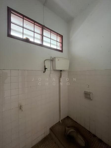 1.5-storey Terraced House for Sale in Taman Rinting (Masai) - Johnson Chong - Bathroom - PropertyGuru.com.my