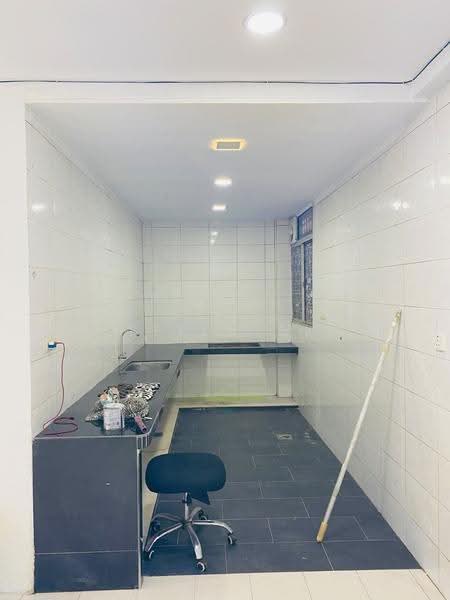 Pangsapuri untuk Dijual di Vista Indah Putra - Stella Sit - Kitchen - PropertyGuru.com.my