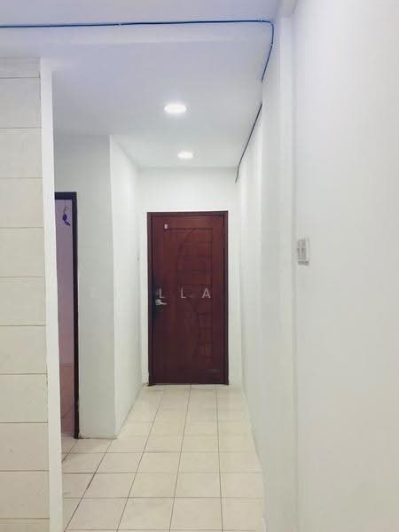 Pangsapuri untuk Dijual di Vista Indah Putra - Stella Sit - Corridor - PropertyGuru.com.my