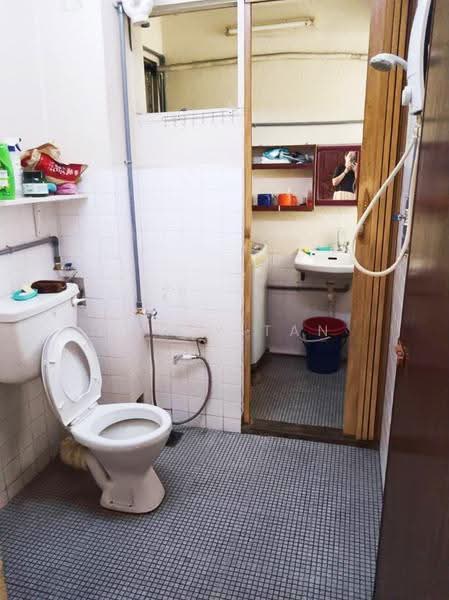 Pangsapuri untuk Disewa di Desa Green - Jerry Tan - Bathroom - PropertyGuru.com.my