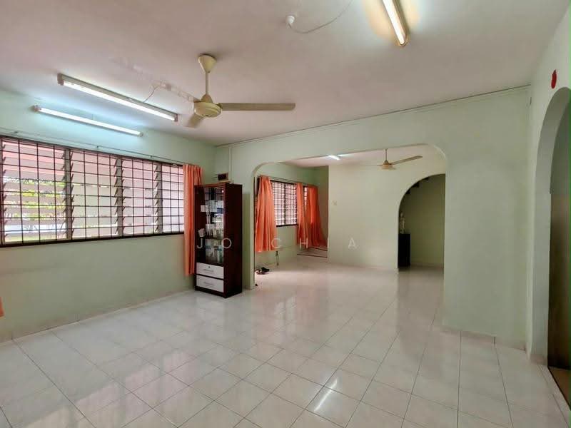 Rumah Teres untuk Dijual di Taman Damai Jaya (Skudai) - Jo Chia - Living Room - PropertyGuru.com.my