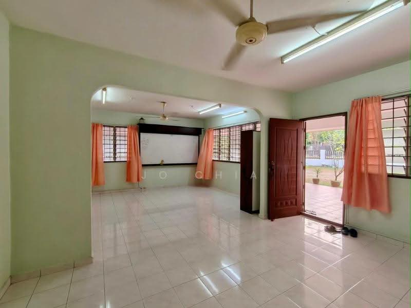 Rumah Teres untuk Dijual di Taman Damai Jaya (Skudai) - Jo Chia - Living Room - PropertyGuru.com.my