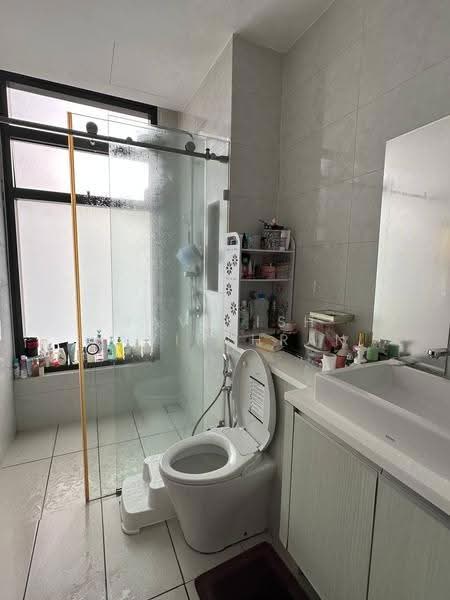 Kediaman Servis untuk Dijual di Setia Sky 88 - Ravinish Ravinthran - Bathroom - PropertyGuru.com.my