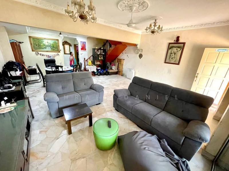 Rumah Teres 2-Tingkat untuk Dijual di Taman Sri Watan (Ampang) - Ashraff Daniel - Living Room - PropertyGuru.com.my