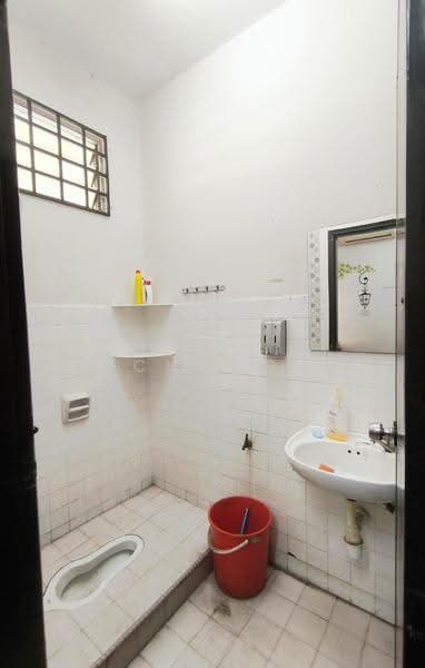 2-storey Terraced House for Sale in Taman Perling (Perling) - Stephen Chong - Bathroom - PropertyGuru.com.my