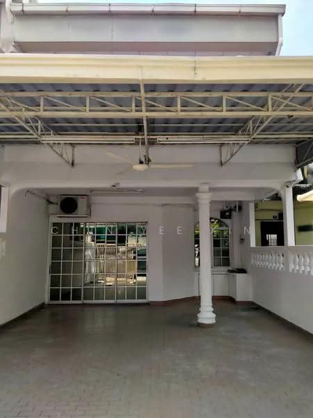2-storey Terraced House for Sale in Taman Sungai Besi Indah (Seri Kembangan) - Chin Yee Xin - Car Park - PropertyGuru.com.my