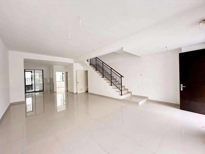 2-storey Terraced House for Sale in Taman Damansara Aliff (Tampoi) - Kasper Lee - Living Room - PropertyGuru.com.my