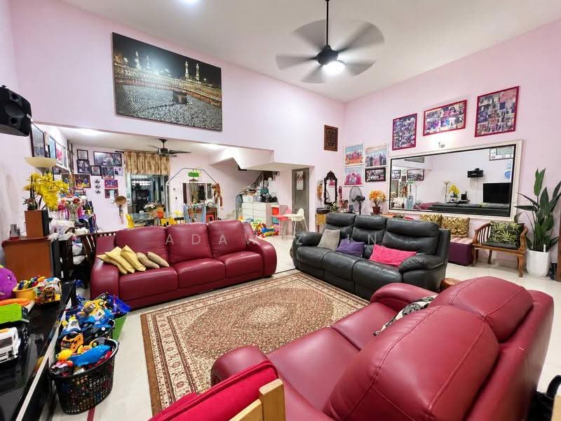 2.5-storey Terraced House for Sale in Seksyen 7 (Shah Alam) - Adaw Zain - Living Room - PropertyGuru.com.my