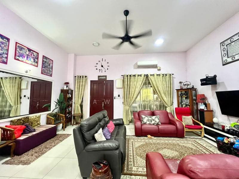2.5-storey Terraced House for Sale in Seksyen 7 (Shah Alam) - Adaw Zain - Living Room - PropertyGuru.com.my
