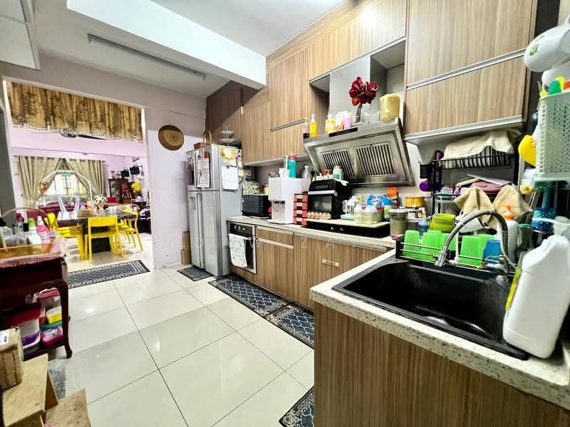 2.5-storey Terraced House for Sale in Seksyen 7 (Shah Alam) - Adaw Zain - Kitchen - PropertyGuru.com.my