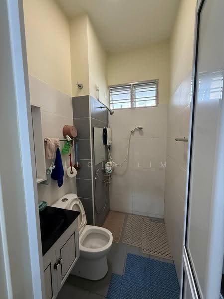 Semi-Detached House for Sale in Taman Ungku Tun Aminah (Skudai) - Alicia Lim - Bathroom - PropertyGuru.com.my