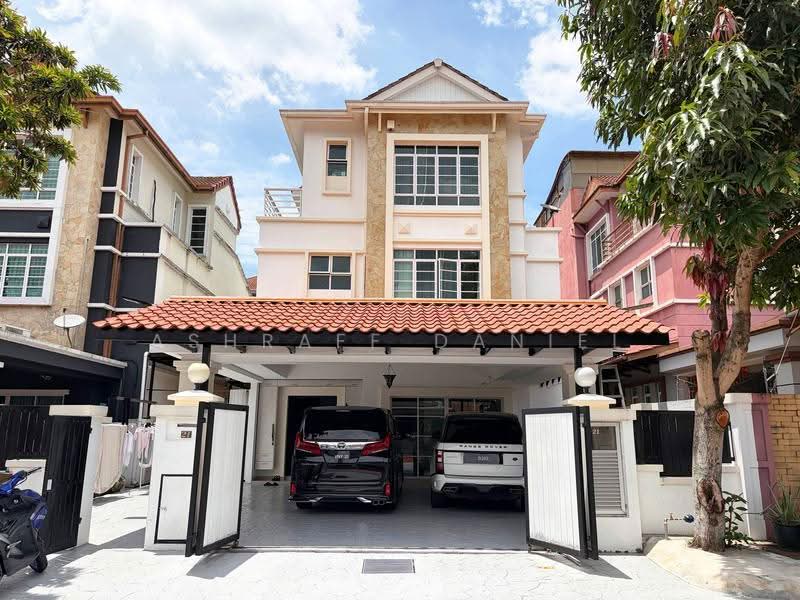 Bungalow House for Sale in Bandar Putra Permai (Seri Kembangan) - Ashraff Daniel - Exterior - PropertyGuru.com.my