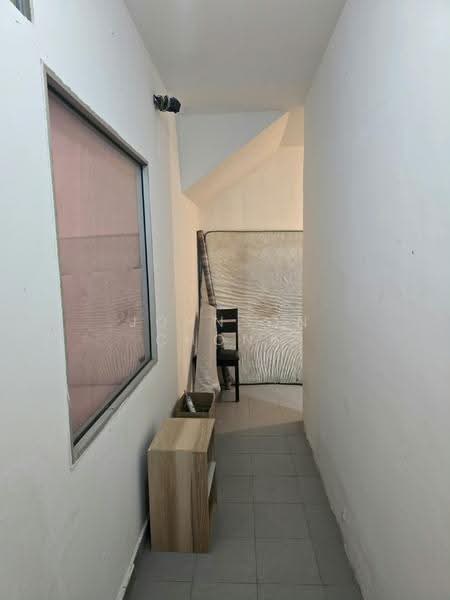 Shop for Sale in Taman Senai Utama (Kulai) - Johnson Chong - Corridor - PropertyGuru.com.my