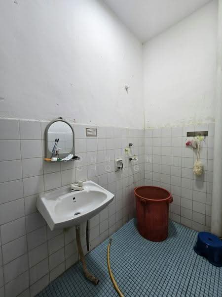 Shop for Sale in Taman Senai Utama (Kulai) - Johnson Chong - Bathroom - PropertyGuru.com.my