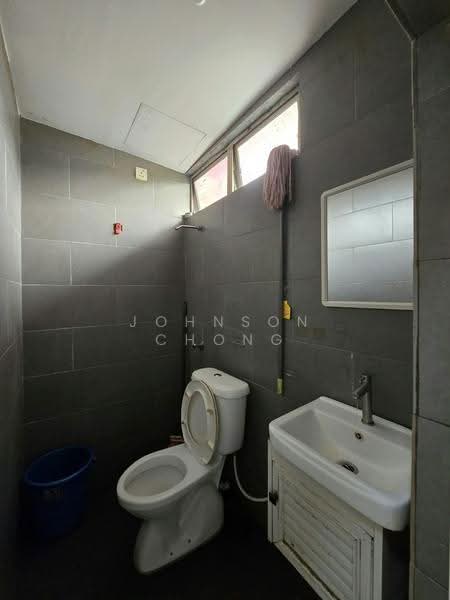 Shop for Sale in Taman Senai Utama (Kulai) - Johnson Chong - Bathroom - PropertyGuru.com.my