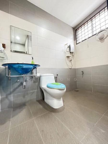 1.5-storey Terraced House for Sale in Bandar Putra Kulai (Kulai) - Zen Wong - Bathroom - PropertyGuru.com.my