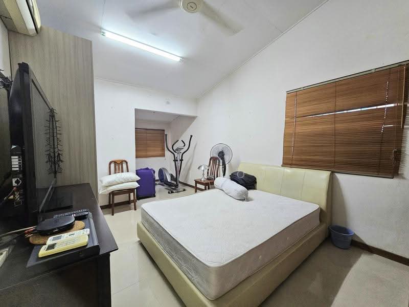 2-storey Terraced House for Sale in Taman Bukit Desa (Taman Desa) - Dlynie Ooi - Bedroom - PropertyGuru.com.my